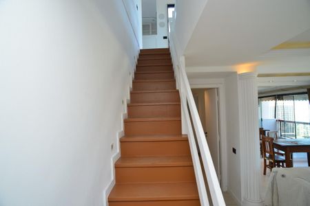 Apartamento para alugar com 220m², 3 quartos e 3 vagasEscada de Acesso 2º Piso