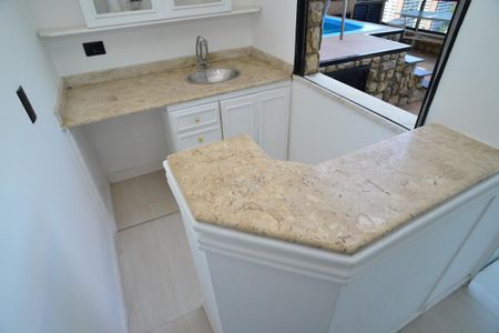 Apartamento para alugar com 220m², 3 quartos e 3 vagasBar