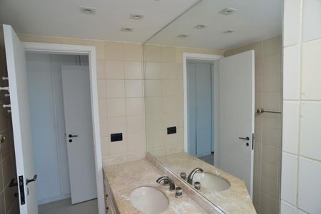 Apartamento para alugar com 220m², 3 quartos e 3 vagasBanheiro Suíte Principal