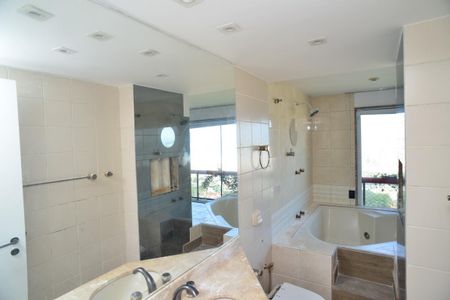 Apartamento para alugar com 220m², 3 quartos e 3 vagasBanheiro Suíte Principal