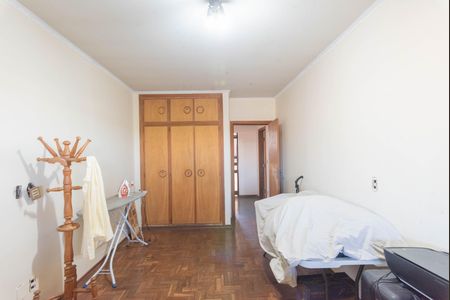 Casa à venda com 234m², 3 quartos e 5 vagas Casa à venda com 234m², 3 quartos e 5 vagasQuarto 2