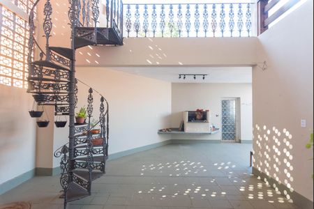 Casa à venda com 234m², 3 quartos e 5 vagas Casa à venda com 234m², 3 quartos e 5 vagasGaragem