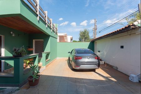 Casa à venda com 234m², 3 quartos e 5 vagas Casa à venda com 234m², 3 quartos e 5 vagasGaragem