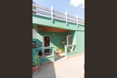 Casa à venda com 234m², 3 quartos e 5 vagas Casa à venda com 234m², 3 quartos e 5 vagasFachada