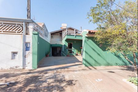 Casa à venda com 234m², 3 quartos e 5 vagas Casa à venda com 234m², 3 quartos e 5 vagasFachada