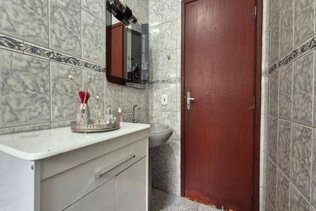 Casa à venda com 172m², 3 quartos e 2 vagasBanheiro