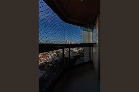 Apartamento à venda com 210m², 4 quartos e 3 vagas Apartamento à venda com 210m², 4 quartos e 3 vagasVaranda da Suíte 2
