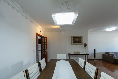 Apartamento à venda com 210m², 4 quartos e 3 vagas Apartamento à venda com 210m², 4 quartos e 3 vagasSala de Jantar