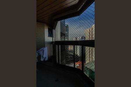 Apartamento à venda com 210m², 4 quartos e 3 vagas Apartamento à venda com 210m², 4 quartos e 3 vagasVaranda da Suíte 2