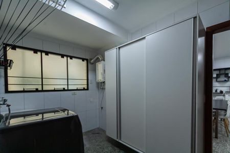 Apartamento à venda com 210m², 4 quartos e 3 vagas Apartamento à venda com 210m², 4 quartos e 3 vagasÁrea de Serviço