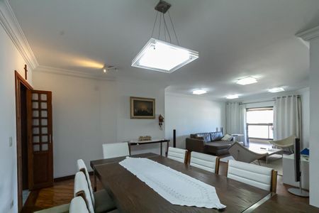 Apartamento à venda com 210m², 4 quartos e 3 vagas Apartamento à venda com 210m², 4 quartos e 3 vagasSala de Jantar