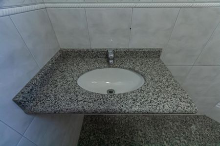 Apartamento à venda com 210m², 4 quartos e 3 vagas Apartamento à venda com 210m², 4 quartos e 3 vagasBanheiro da Suíte 1