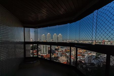 Apartamento à venda com 210m², 4 quartos e 3 vagas Apartamento à venda com 210m², 4 quartos e 3 vagasVaranda da Suíte 3