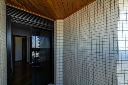 Apartamento à venda com 210m², 4 quartos e 3 vagas Apartamento à venda com 210m², 4 quartos e 3 vagasVaranda da Suíte 1