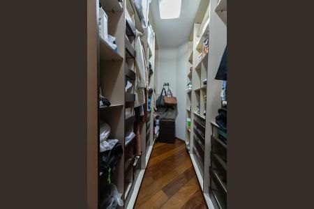 Apartamento à venda com 210m², 4 quartos e 3 vagas Apartamento à venda com 210m², 4 quartos e 3 vagasCloset Suíte 3