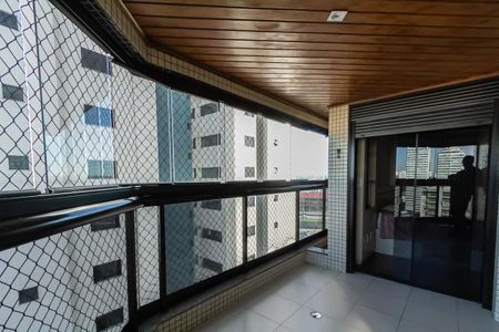 Apartamento à venda com 210m², 4 quartos e 3 vagas Apartamento à venda com 210m², 4 quartos e 3 vagasVaranda da Suíte 3