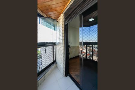 Apartamento à venda com 210m², 4 quartos e 3 vagas Apartamento à venda com 210m², 4 quartos e 3 vagasVaranda da Suíte 2