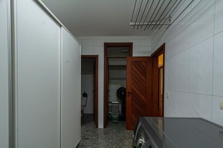 Apartamento à venda com 210m², 4 quartos e 3 vagas Apartamento à venda com 210m², 4 quartos e 3 vagasÁrea de Serviço