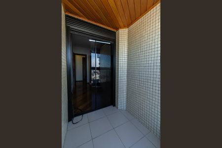 Apartamento à venda com 210m², 4 quartos e 3 vagas Apartamento à venda com 210m², 4 quartos e 3 vagasVaranda da Suíte 1