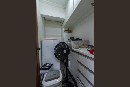 Apartamento à venda com 210m², 4 quartos e 3 vagas Apartamento à venda com 210m², 4 quartos e 3 vagasDespensa