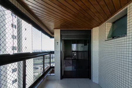 Apartamento à venda com 210m², 4 quartos e 3 vagas Apartamento à venda com 210m², 4 quartos e 3 vagasVaranda da Suíte 3