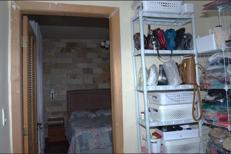 Casa à venda com 163m², 1 quarto e 1 vagaCloset
