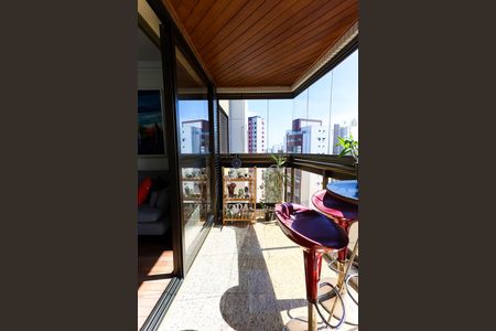 Apartamento à venda com 97m², 3 quartos e 2 vagasVaranda