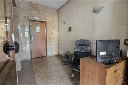 Apartamento à venda com 72m², 2 quartos e sem vaga Apartamento à venda com 72m², 2 quartos e sem vagaHall