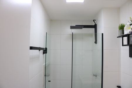 Banheiro de kitnet/studio para alugar com 1 quarto, 26m² em Água Branca, São Paulo