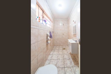 Casa à venda com 173m², 3 quartos e 2 vagas Casa à venda com 173m², 3 quartos e 2 vagasBanheiro Social