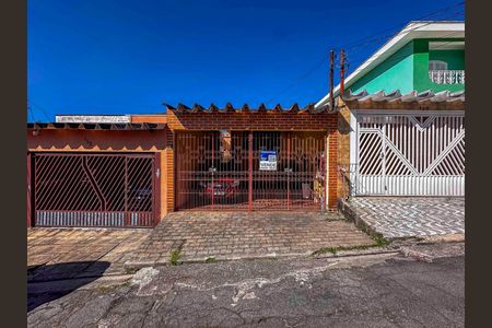 Casa à venda com 173m², 3 quartos e 2 vagas Casa à venda com 173m², 3 quartos e 2 vagasFachada