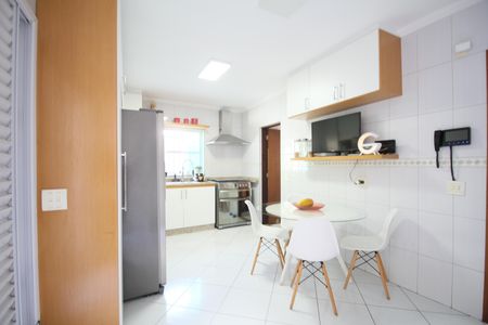 Cozinha de casa à venda com 3 quartos, 227m² em Vila Suzana, São Paulo