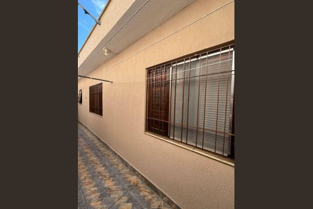 Casa à venda com 160m², 3 quartos e 2 vagas Casa à venda com 160m², 3 quartos e 2 vagasCorredor