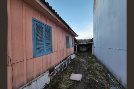 Lateral da casa de casa à venda com 2 quartos, 300m² em Espírito Santo, Porto Alegre