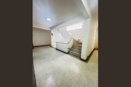 Apartamento à venda com 83m², 3 quartos e sem vaga Apartamento à venda com 83m², 3 quartos e sem vagaEscada