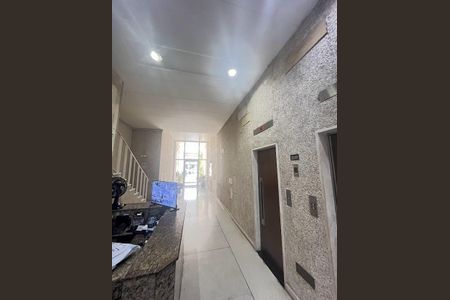 Apartamento à venda com 83m², 3 quartos e sem vaga Apartamento à venda com 83m², 3 quartos e sem vagaElevadores