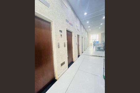 Apartamento à venda com 83m², 3 quartos e sem vaga Apartamento à venda com 83m², 3 quartos e sem vagaElevadores