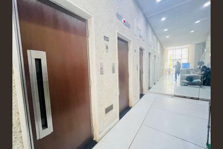 Apartamento à venda com 83m², 3 quartos e sem vaga Apartamento à venda com 83m², 3 quartos e sem vagaElevadores