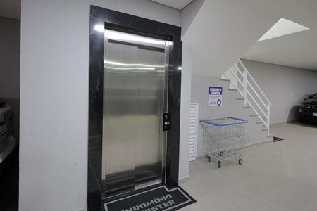 Apartamento à venda com 100m², 3 quartos e 2 vagas Apartamento à venda com 100m², 3 quartos e 2 vagasElevador