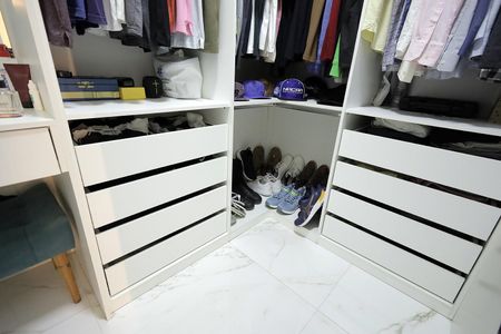 Apartamento à venda com 100m², 3 quartos e 2 vagas Apartamento à venda com 100m², 3 quartos e 2 vagasCloset Quarto 2