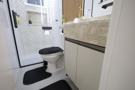 Apartamento à venda com 100m², 3 quartos e 2 vagas Apartamento à venda com 100m², 3 quartos e 2 vagasBanheiro