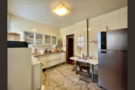 Apartamento à venda com 180m², 4 quartos e 2 vagas
