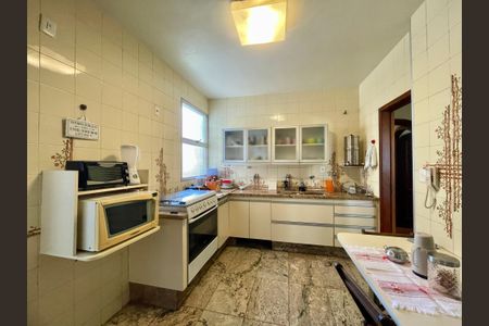 Apartamento à venda com 180m², 4 quartos e 2 vagas