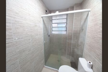 Banheiro de apartamento para alugar com 1 quarto, 42m² em Centro, São Vicente
