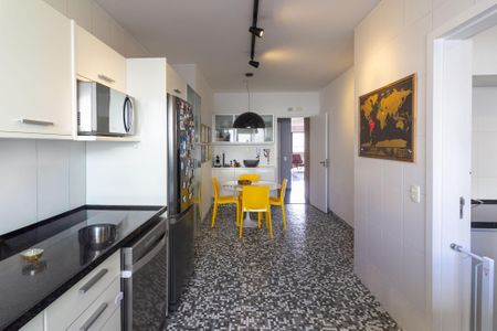 Apartamento à venda com 180m², 2 quartos e 2 vagasCozinha