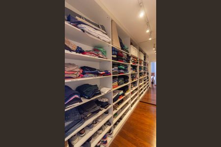 Apartamento à venda com 180m², 2 quartos e 2 vagasCloset Suíte 1