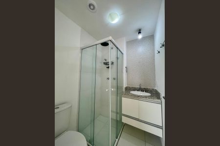 Banheiro  de apartamento à venda com 2 quartos, 60m² em Alphaville Residencial Um, Barueri