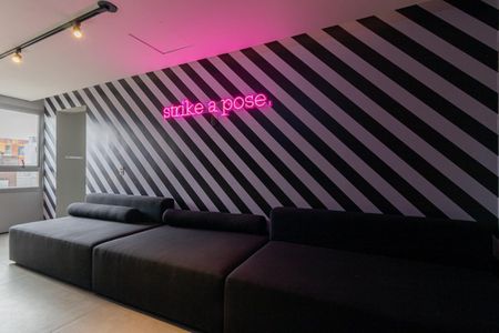 Studio para alugar com 24m², 1 quarto e sem vaga Studio para alugar com 24m², 1 quarto e sem vagaÁrea comum - SkyÁrea comum - Skybar (acesso)bar