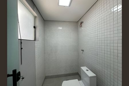 Casa de condomínio para alugar com 400m², 4 quartos e 2 vagas Casa de condomínio para alugar com 400m², 4 quartos e 2 vagasBanheiro 2