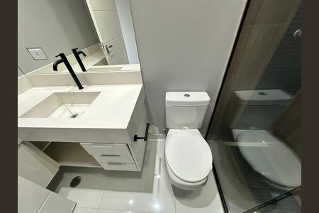 Casa de condomínio para alugar com 400m², 4 quartos e 2 vagas Casa de condomínio para alugar com 400m², 4 quartos e 2 vagasBanheiro da Suíte 2
